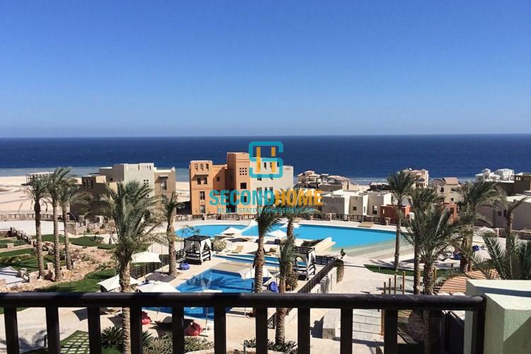 Deluxe 2 bedroom apartment in Azzura with roof Sea & Pool View